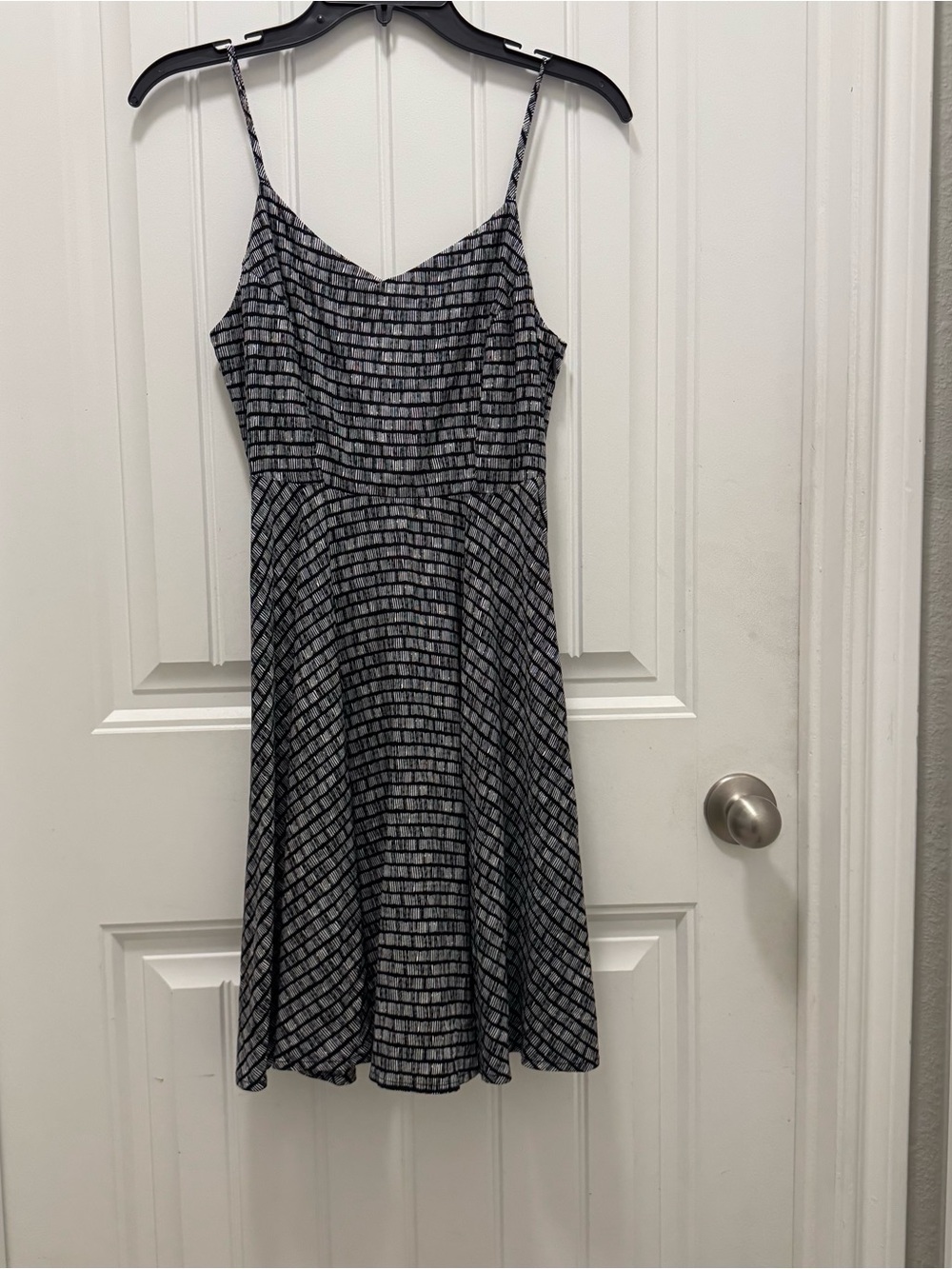 NWT Old Navy Cami Dress Black White Smocked Fit Flare Geometric Spag Strap Sz XS